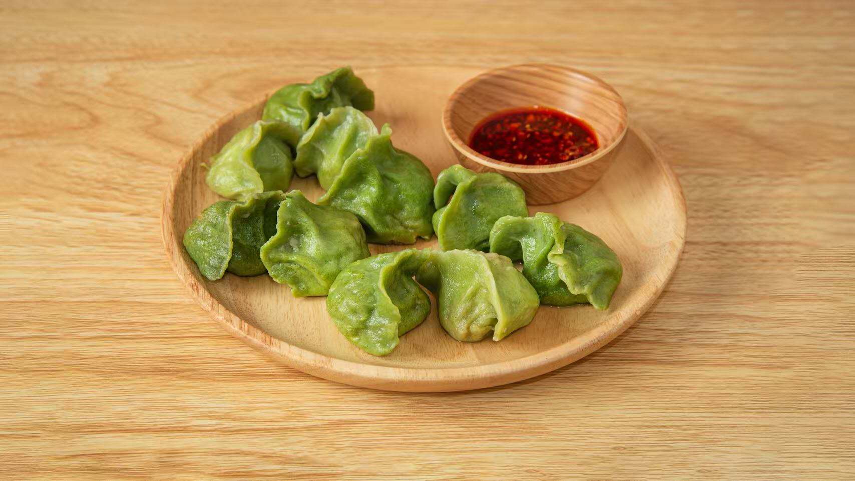 Raviolis verts aux épinards avec sauce piment