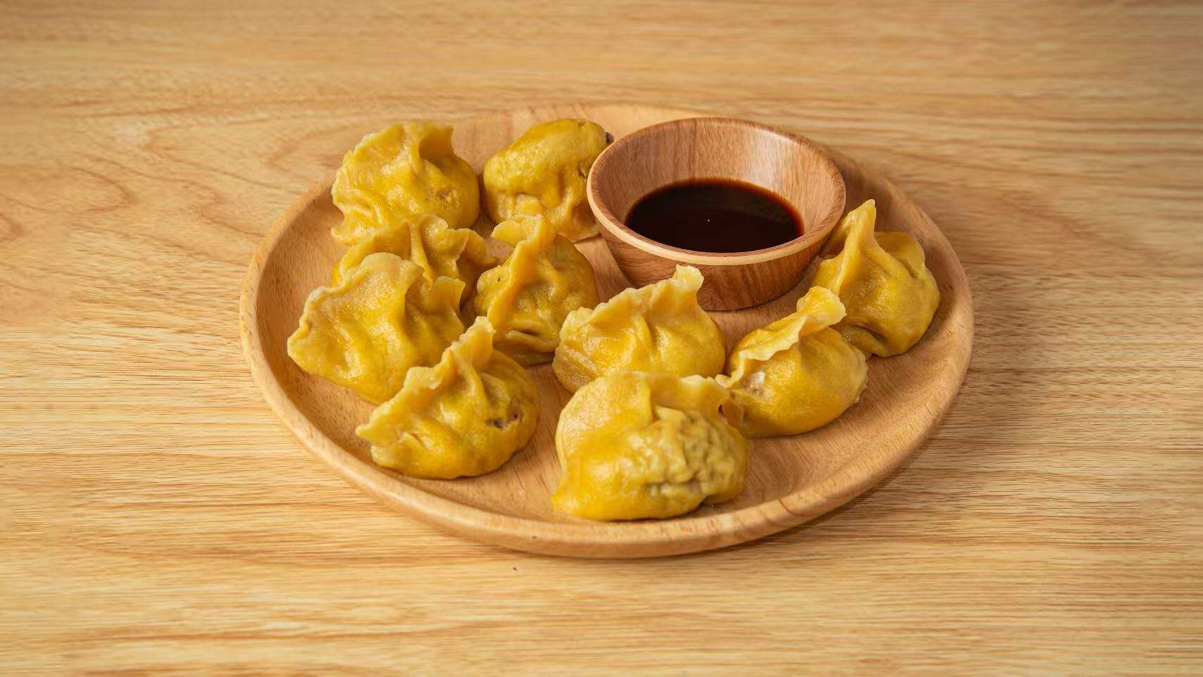 Raviolis jaunes au curcuma avec sauce soja